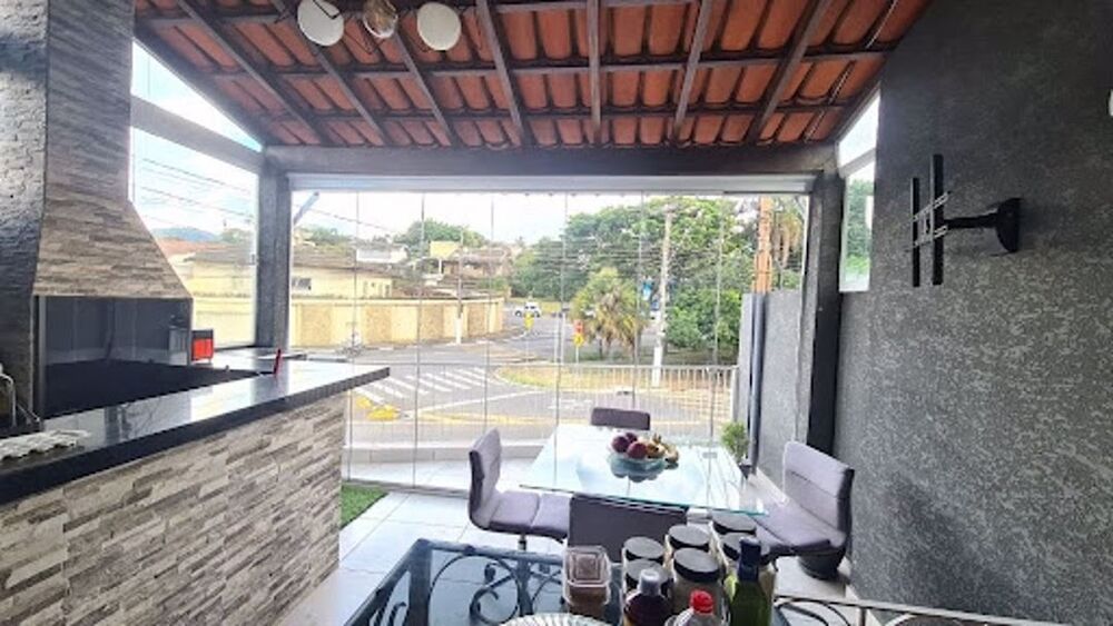 Casa à venda com 2 quartos, 121m² - Foto 2