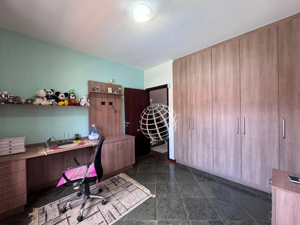 Casa, 4 quartos, 266 m² - Foto 1