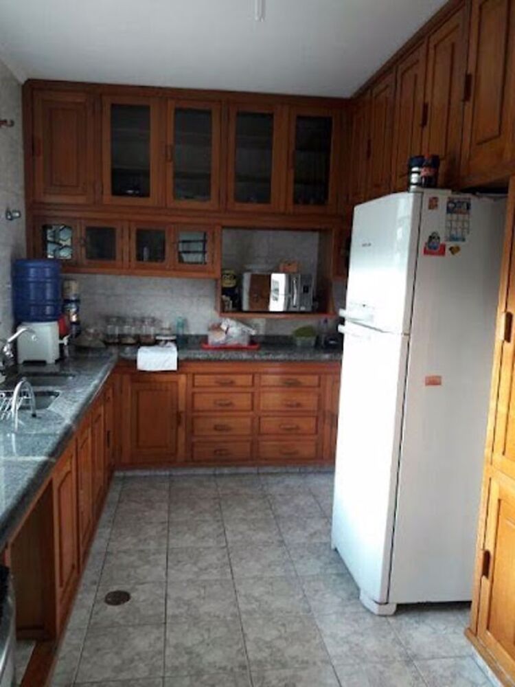 Casa à venda com 3 quartos, 220m² - Foto 1