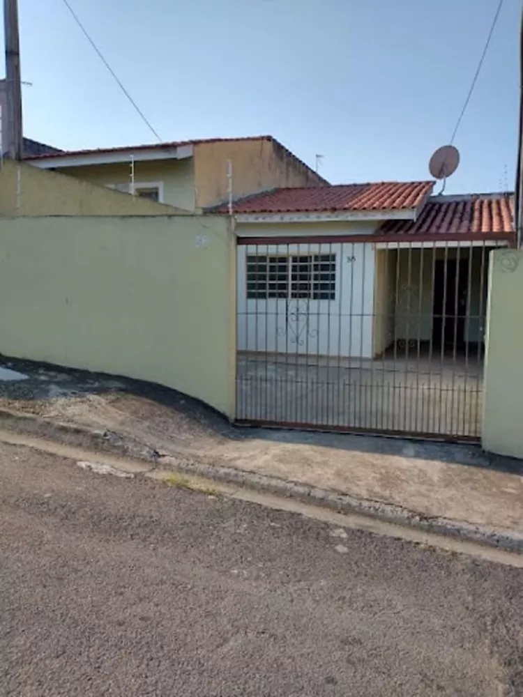 Casa à venda com 3 quartos, 76m² - Foto 1