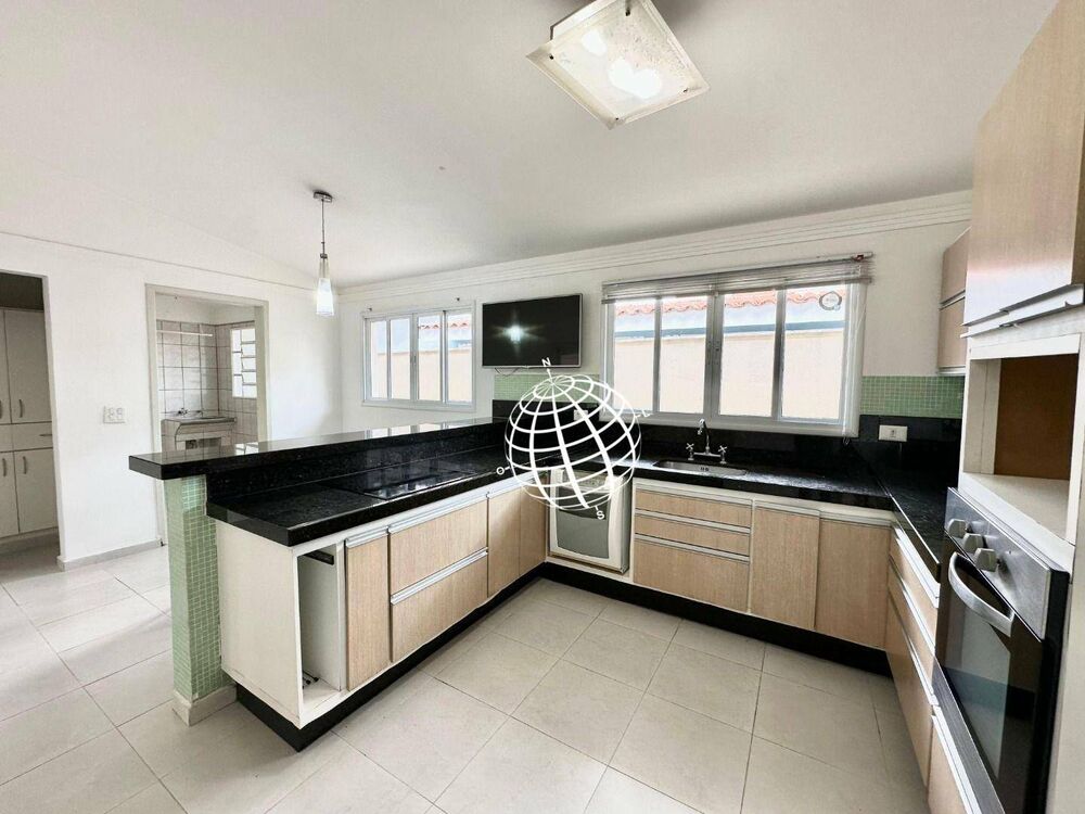 Casa, 3 quartos, 224 m² - Foto 1
