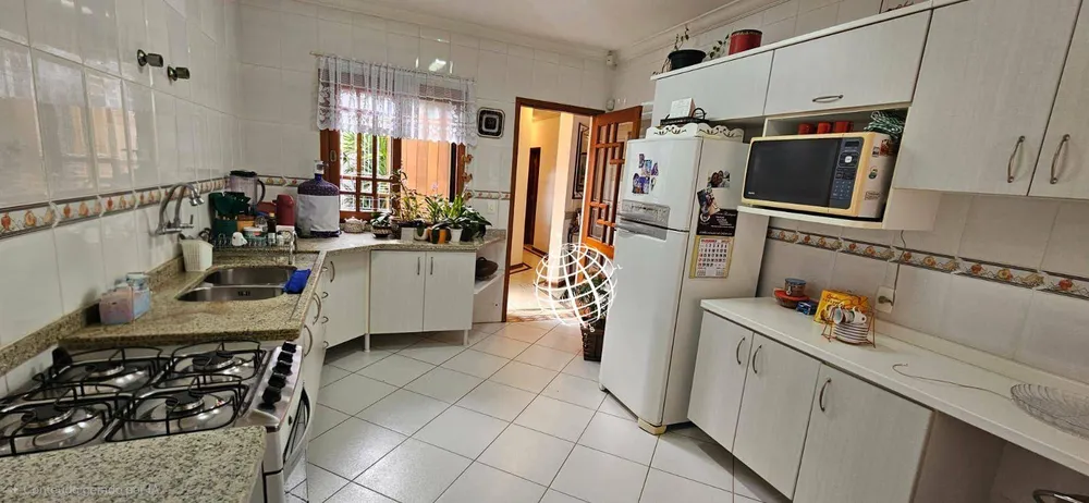 Casa, 4 quartos, 232 m² - Foto 1