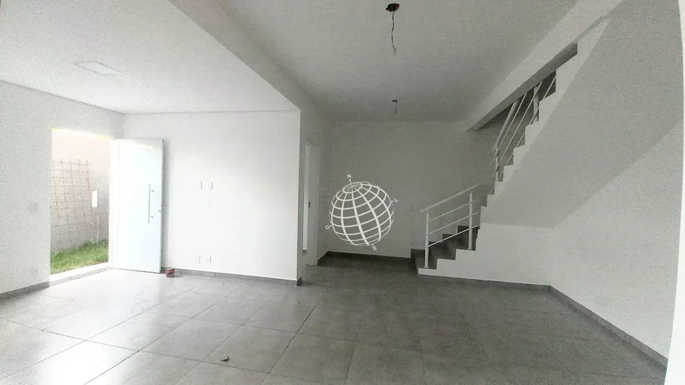 Casa à venda com 2 quartos, 98m² - Foto 4