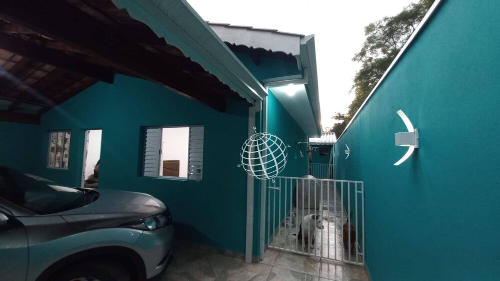 Casa à venda com 2 quartos, 100m² - Foto 1