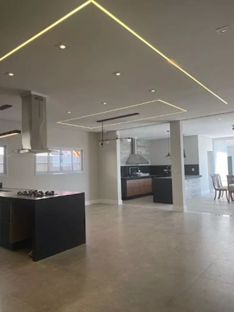 Casa de Condomínio à venda com 4 quartos, 314m² - Foto 1