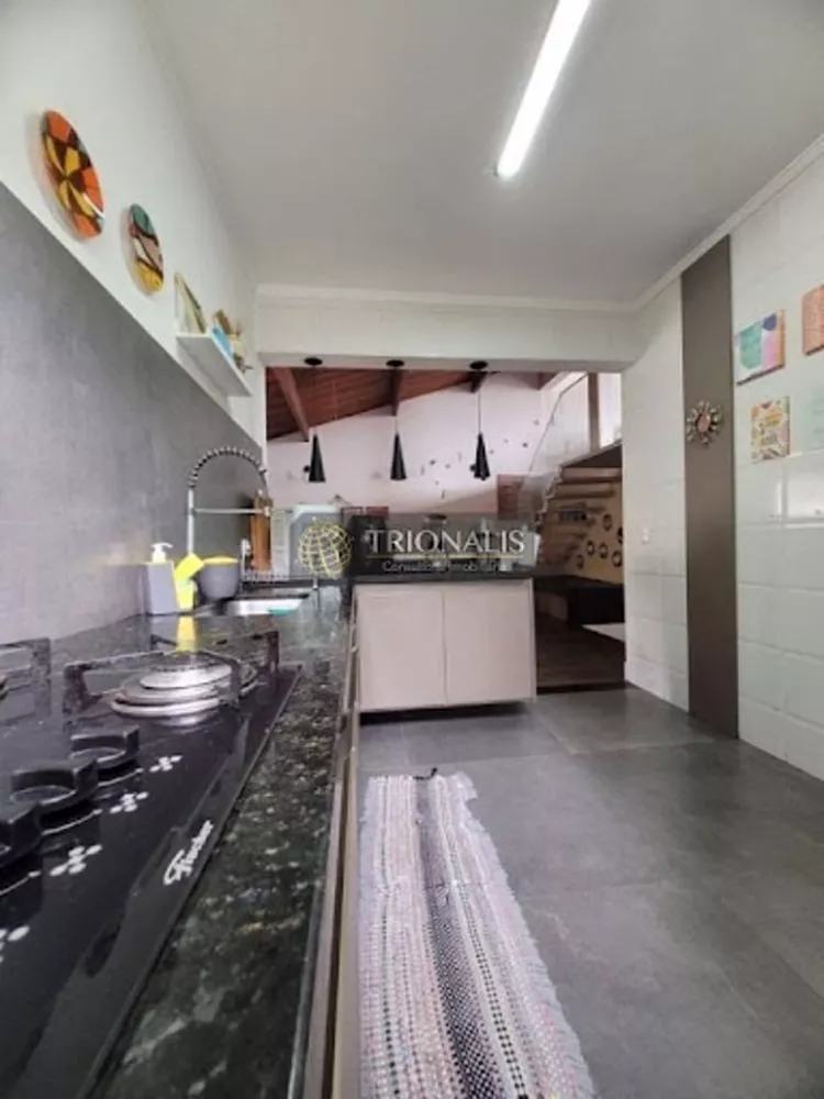 Casa à venda com 3 quartos, 300m² - Foto 4