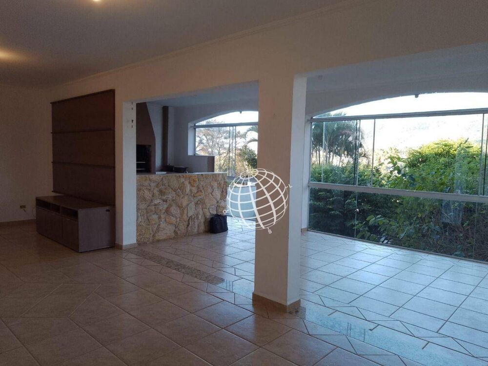 Casa à venda com 3 quartos, 323m² - Foto 9