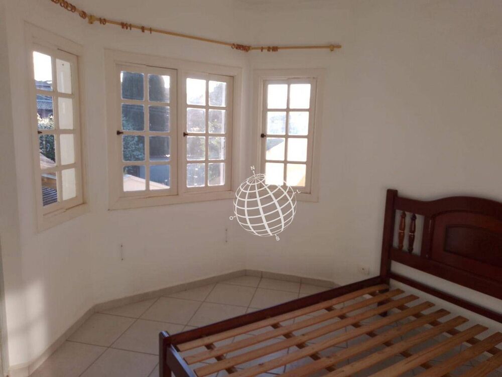 Casa à venda com 3 quartos, 323m² - Foto 2