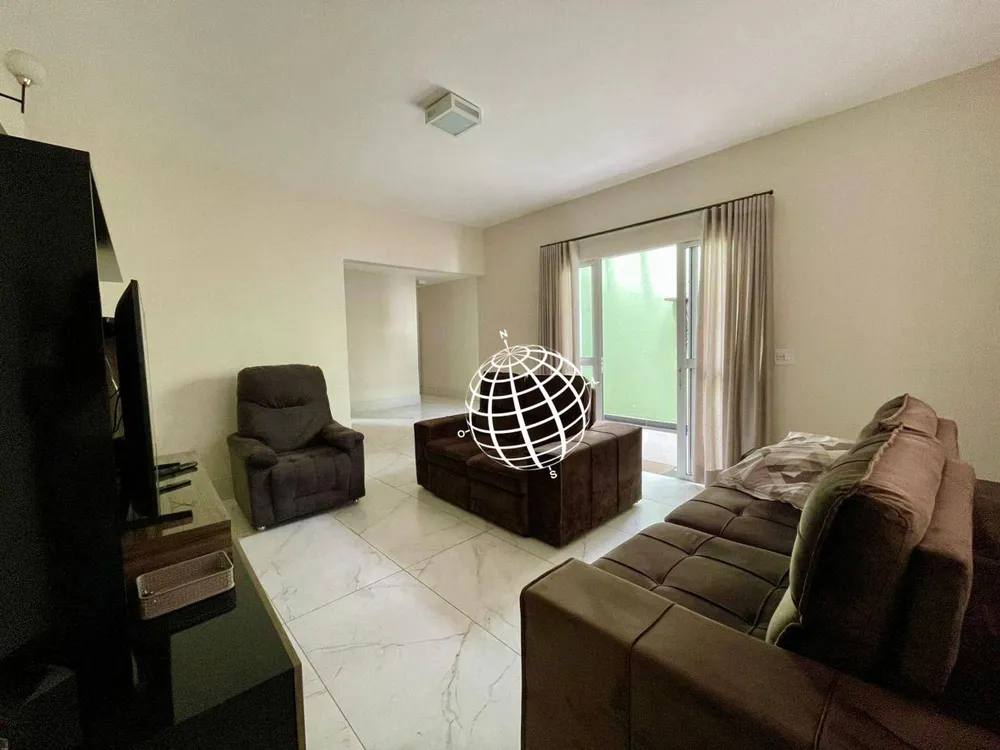 Casa, 3 quartos, 245 m² - Foto 2