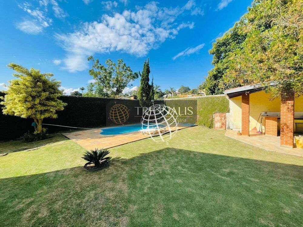 Casa à venda com 3 quartos, 223m² - Foto 1