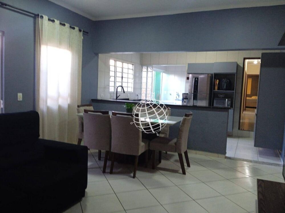 Casa à venda com 3 quartos, 124m² - Foto 1