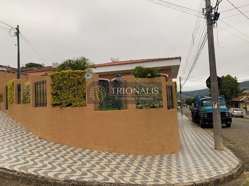 Casa à venda com 3 quartos, 194m² - Foto 1