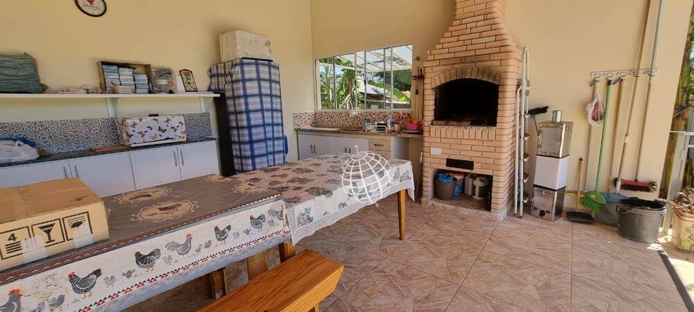 Chácara à venda com 3 quartos, 198m² - Foto 1