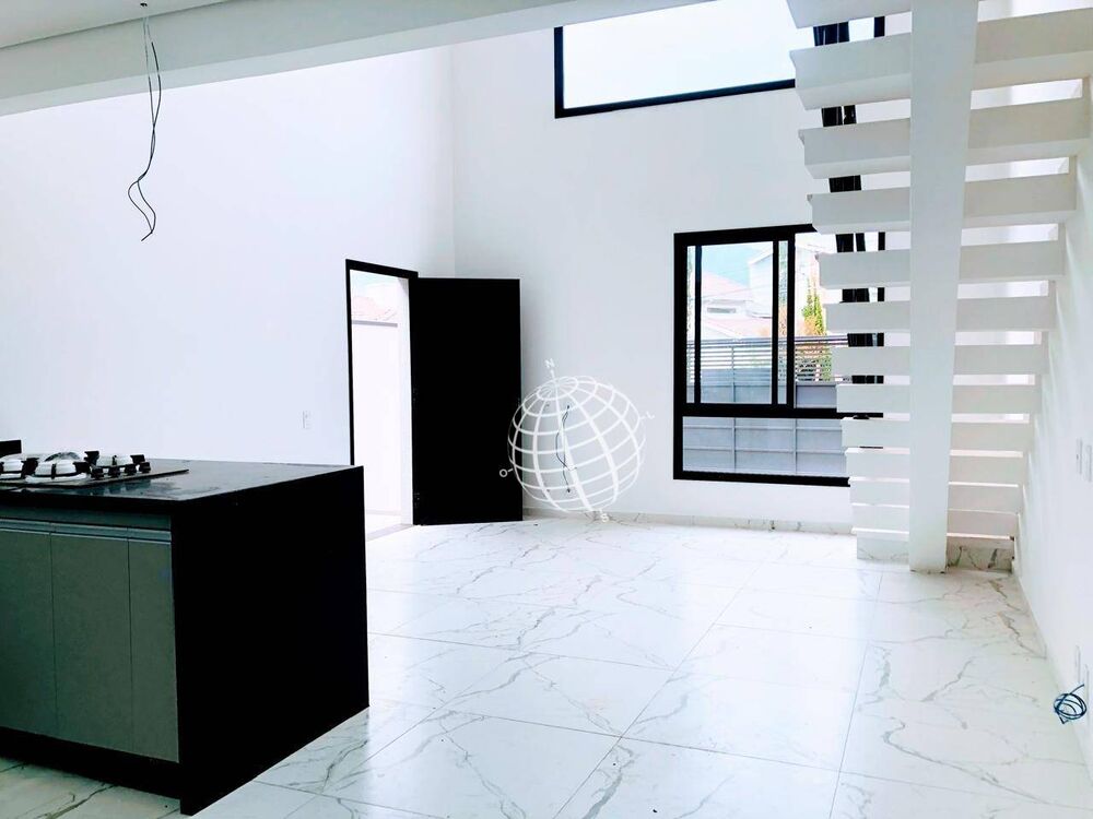 Casa à venda com 2 quartos, 130m² - Foto 2