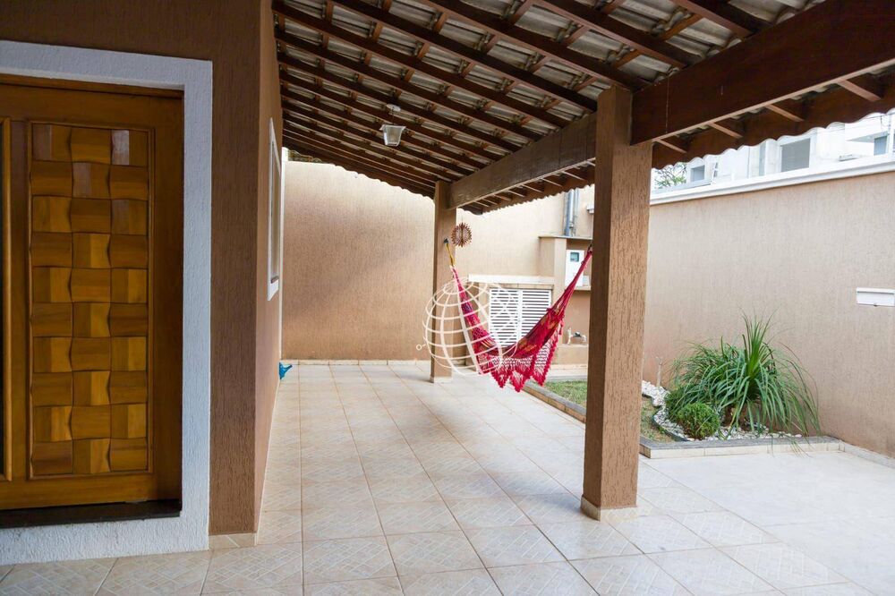 Casa à venda com 3 quartos, 219m² - Foto 3