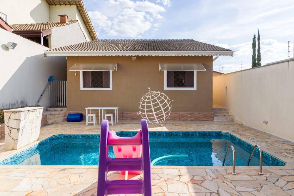 Casa à venda com 3 quartos, 219m² - Foto 1