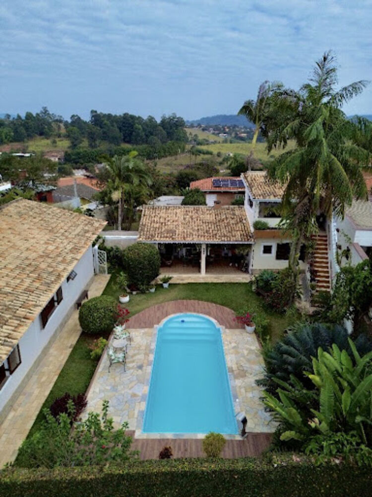 Casa à venda com 4 quartos, 450m² - Foto 1