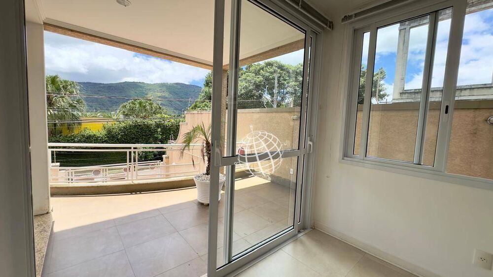 Casa à venda com 4 quartos, 365m² - Foto 2