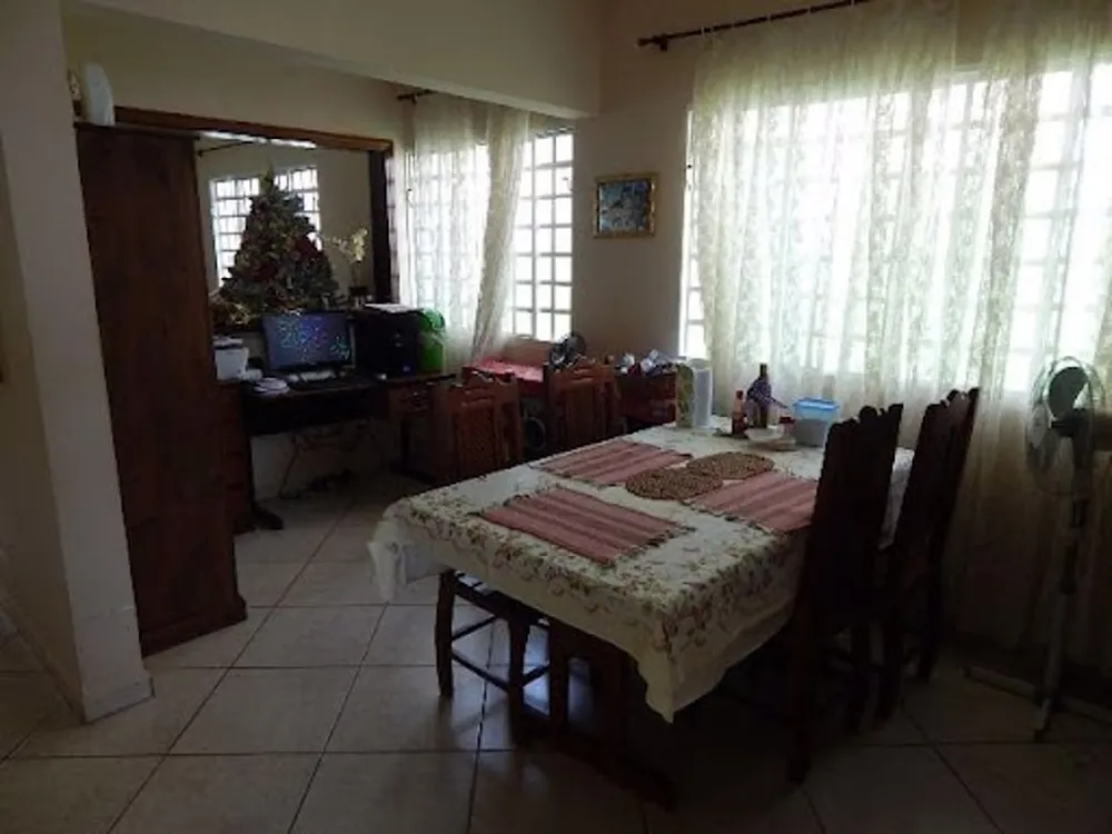 Casa, 3 quartos, 222 m² - Foto 2