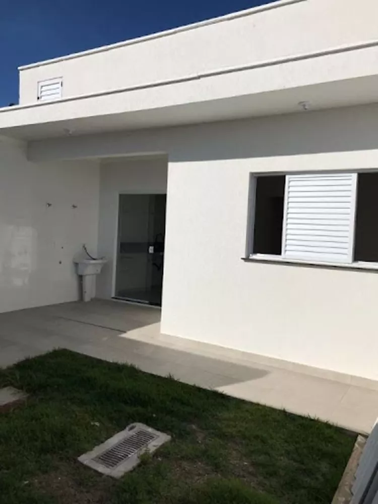 Casa à venda com 3 quartos, 97m² - Foto 1