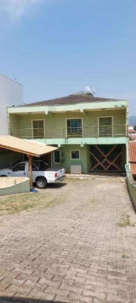 Casa à venda com 3 quartos, 250m² - Foto 1