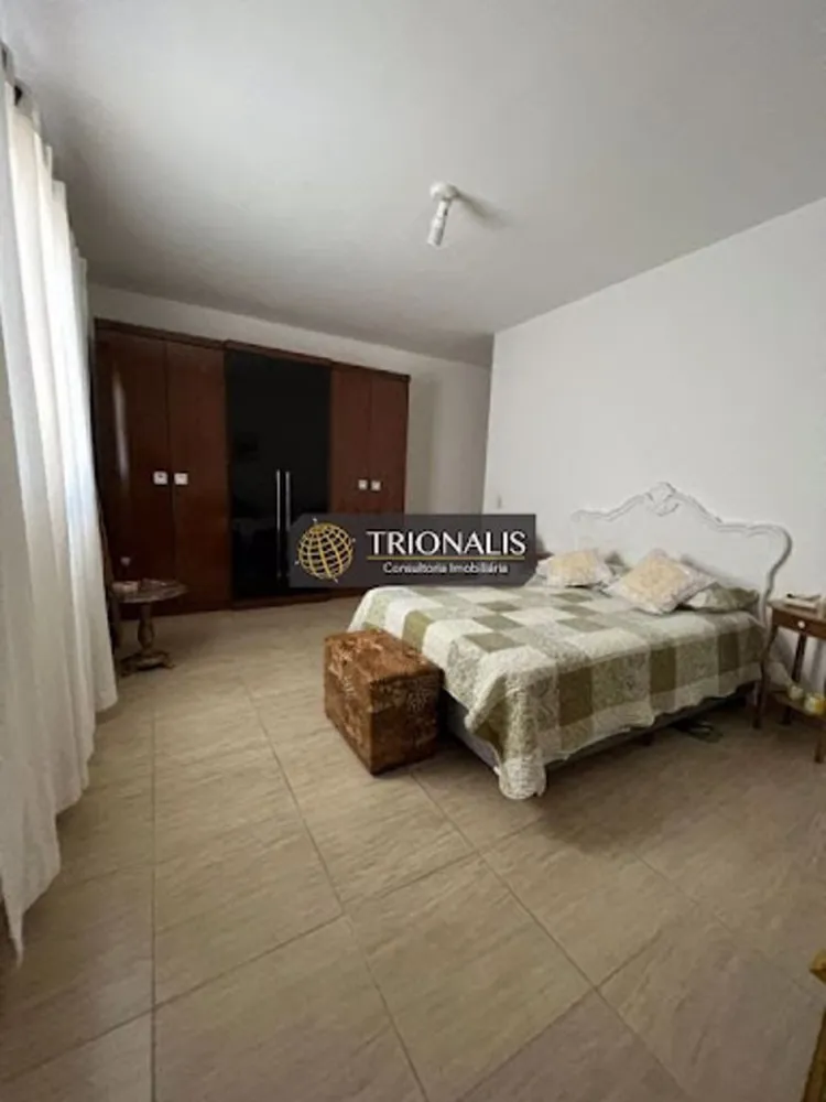 Casa, 4 quartos, 218 m² - Foto 1