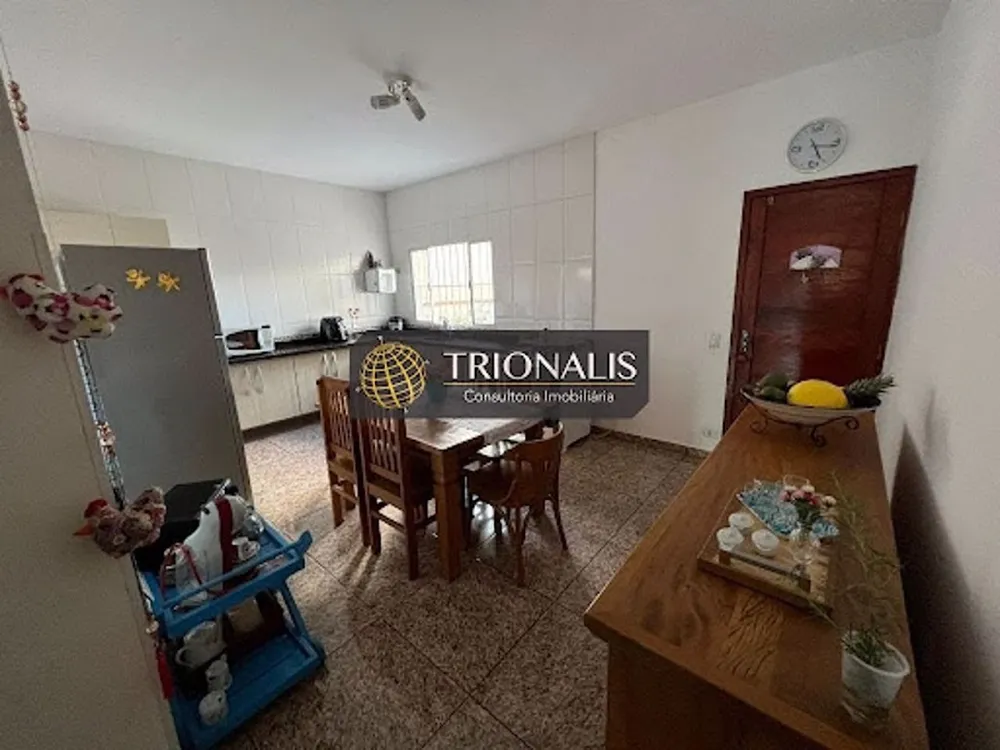 Casa, 4 quartos, 218 m² - Foto 2