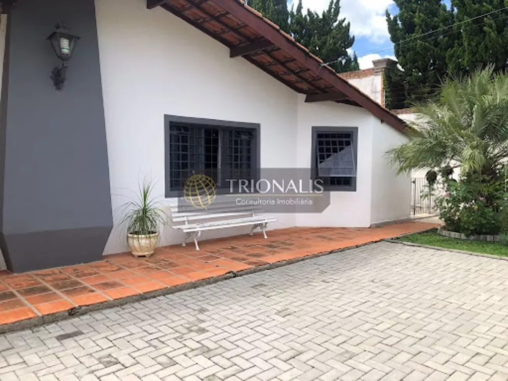 Casa à venda com 3 quartos, 195m² - Foto 1