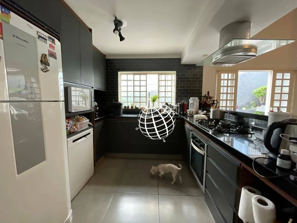 Casa, 4 quartos, 310 m² - Foto 1