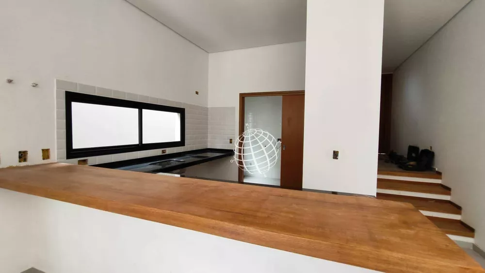 Casa à venda com 3 quartos, 177m² - Foto 1