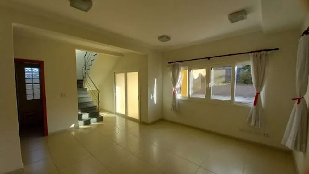 Casa à venda com 3 quartos, 245m² - Foto 3