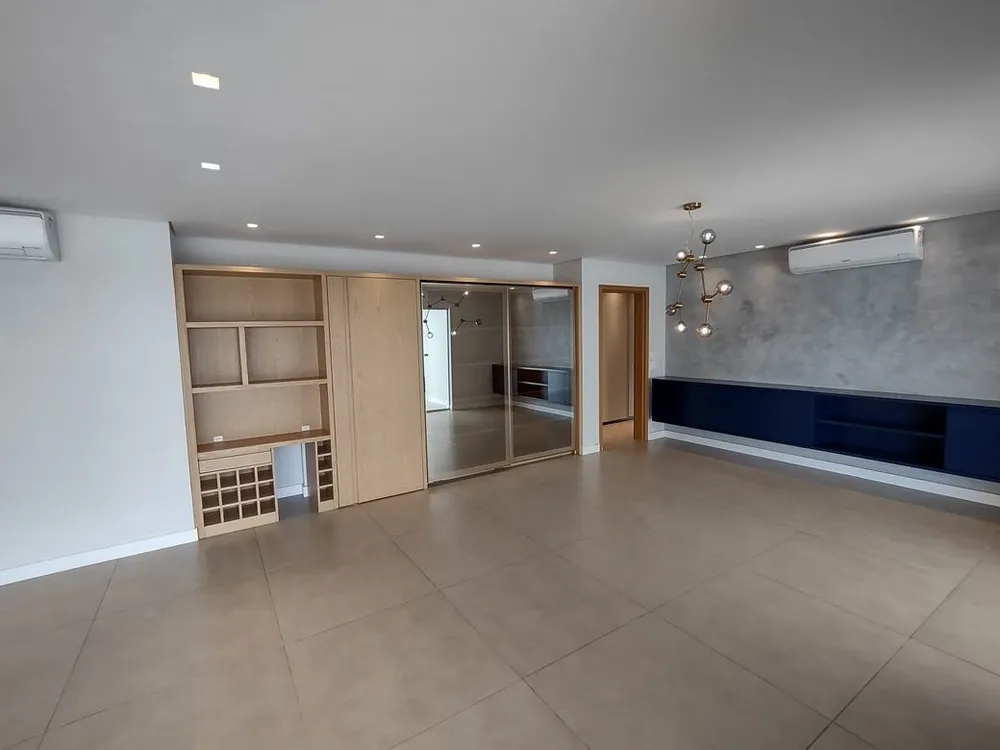 Apartamento, 4 quartos, 218 m² - Foto 2