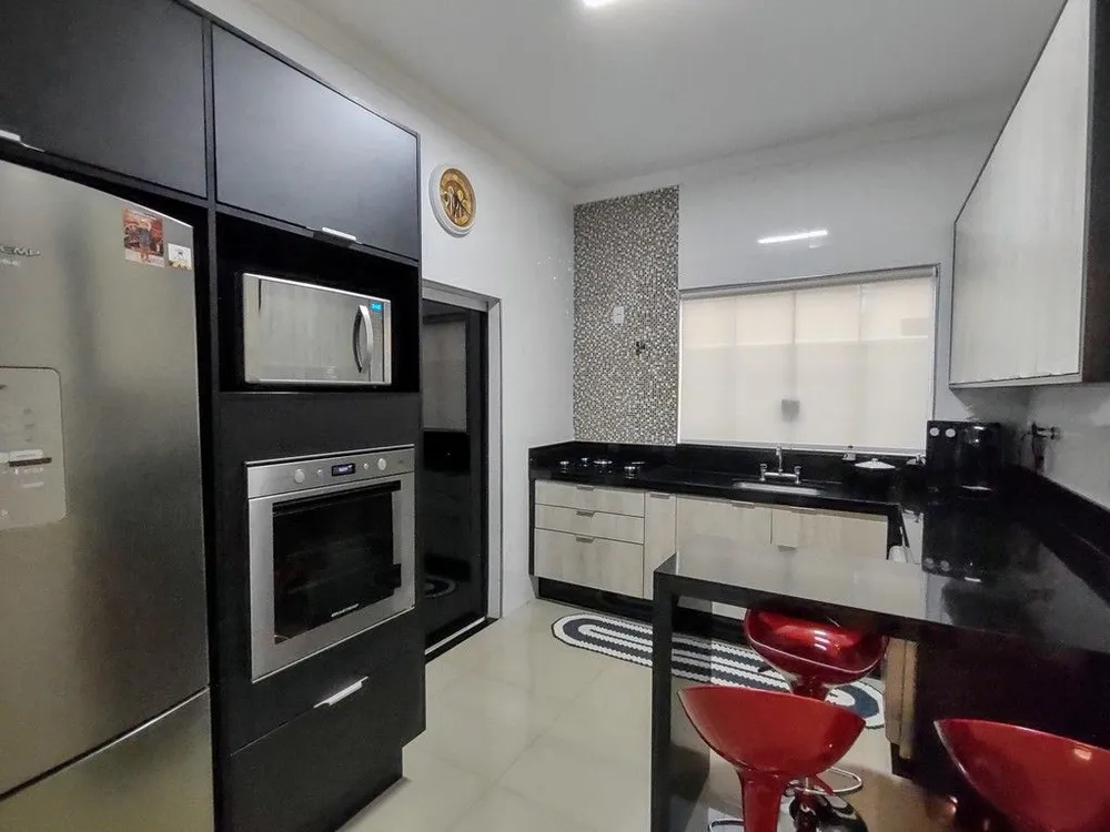 Casa, 3 quartos, 181 m² - Foto 1