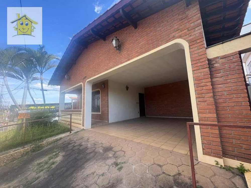 Casa, 3 quartos, 222 m² - Foto 1