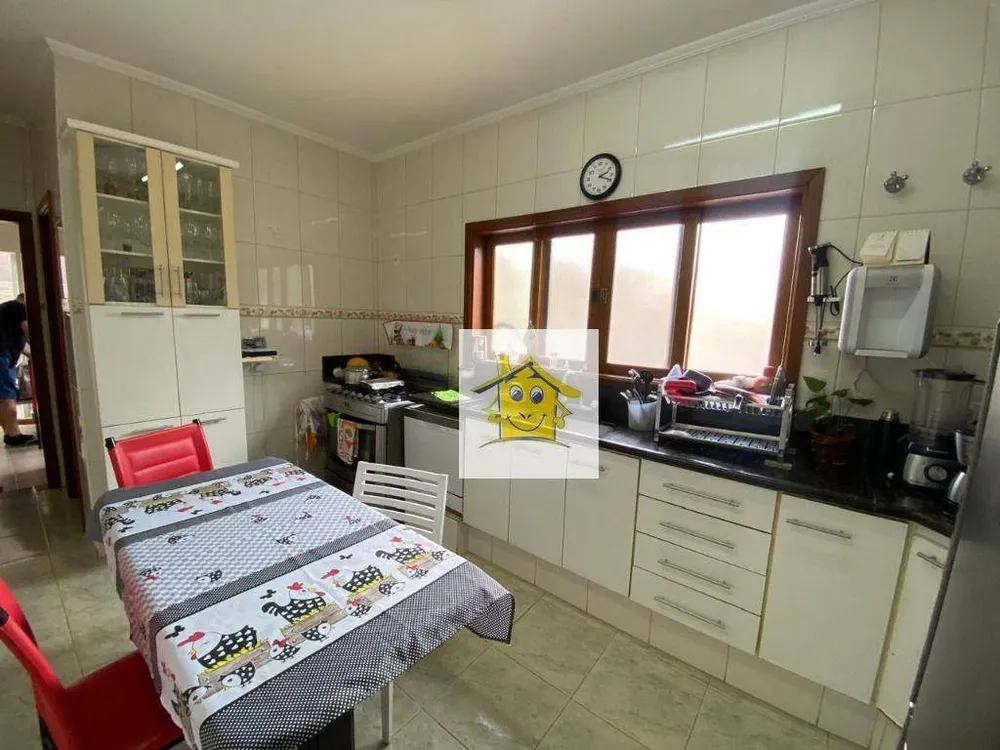 Casa, 3 quartos, 256 m² - Foto 1