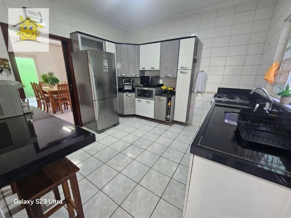 Casa, 3 quartos, 187 m² - Foto 2