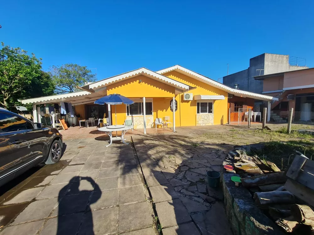 Casa à venda com 3 quartos, 600m² - Foto 1