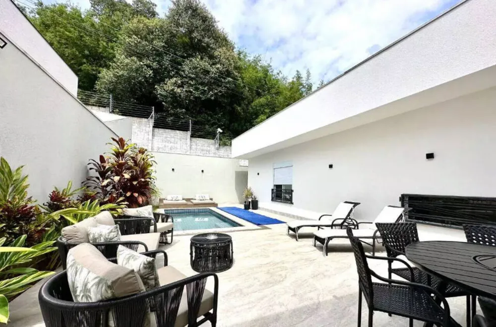 Casa, 3 quartos, 240 m² - Foto 1