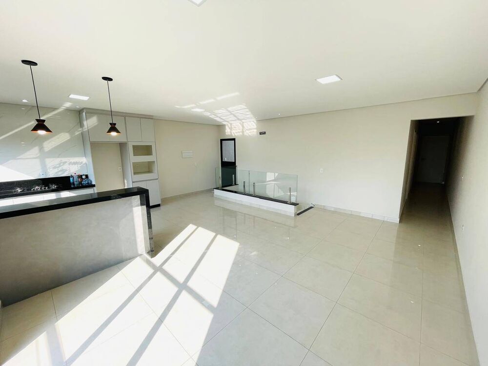 Casa à venda com 3 quartos, 157m² - Foto 1