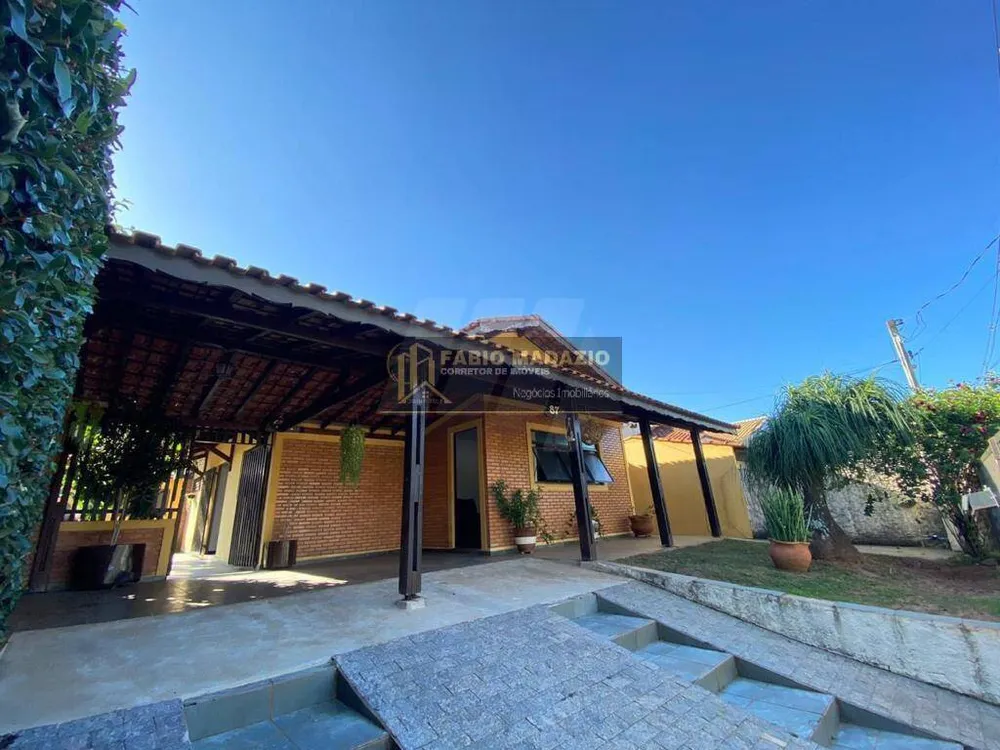 Casa, 3 quartos, 228 m² - Foto 1