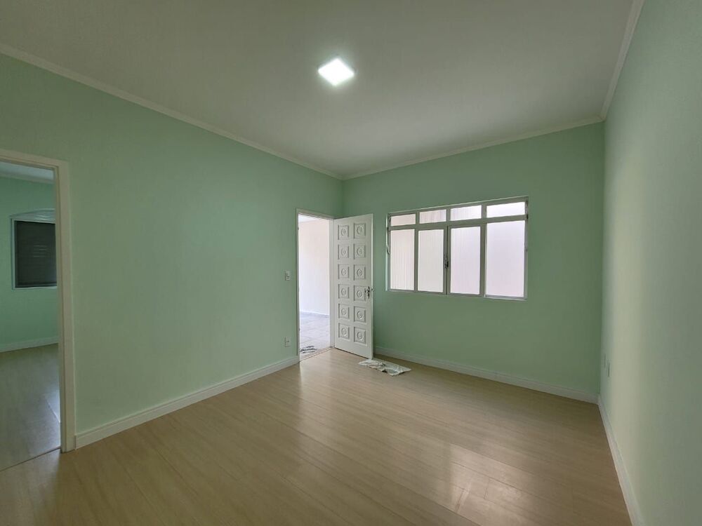 Casa à venda com 2 quartos, 84m² - Foto 4