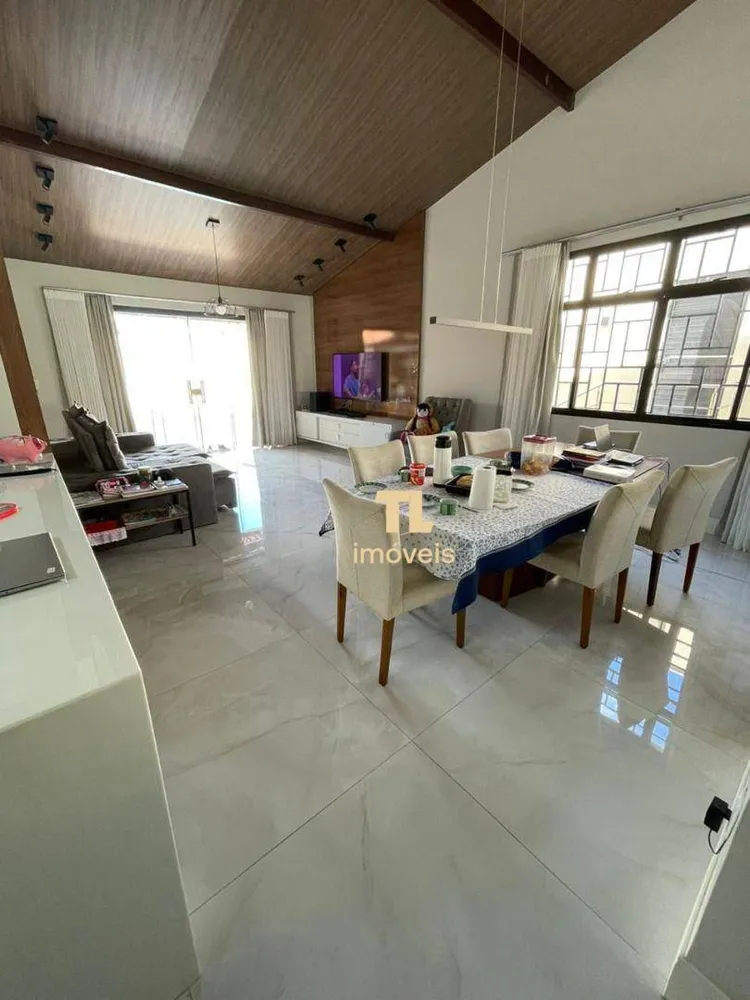 Casa, 4 quartos, 240 m² - Foto 3