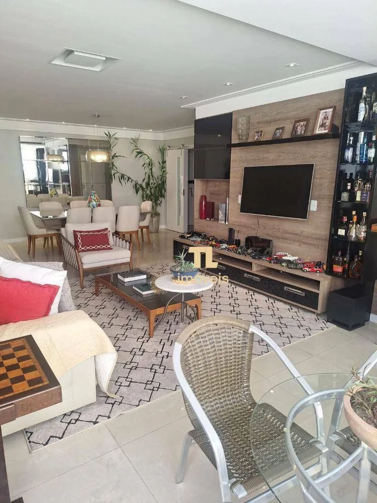 Apartamento, 3 quartos, 184 m² - Foto 1