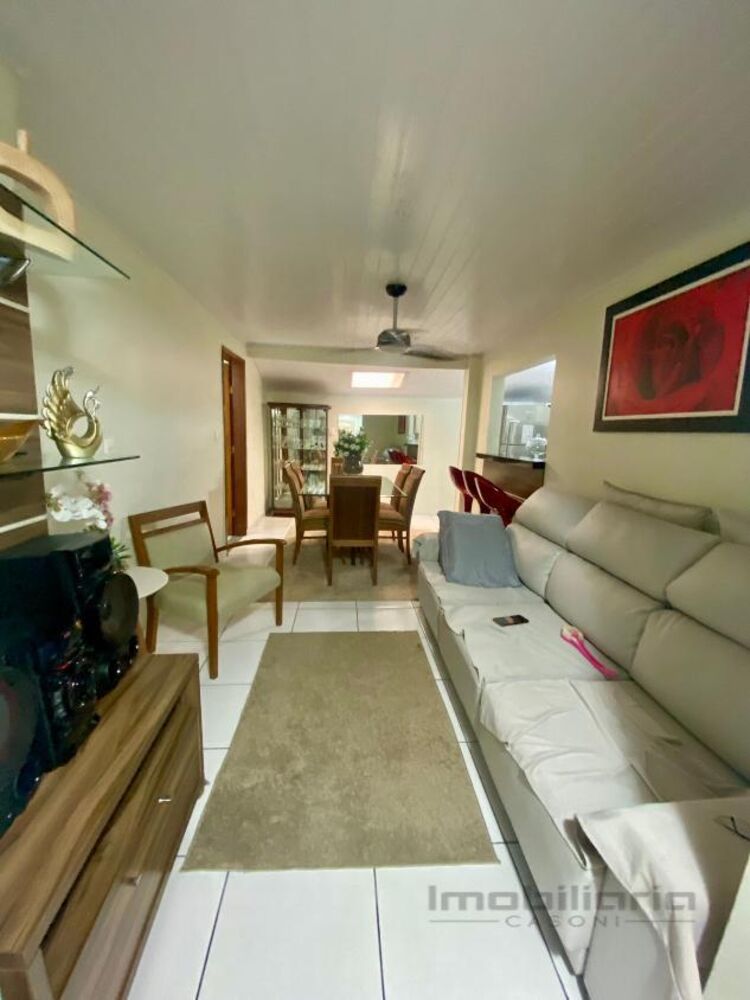 Casa à venda com 2 quartos, 160m² - Foto 1