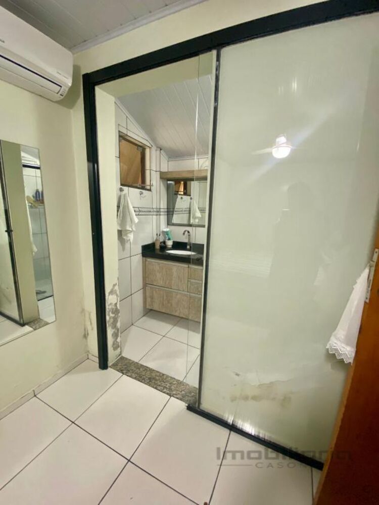 Casa à venda com 2 quartos, 160m² - Foto 2