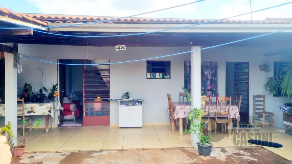 Casa à venda com 2 quartos, 300m² - Foto 2