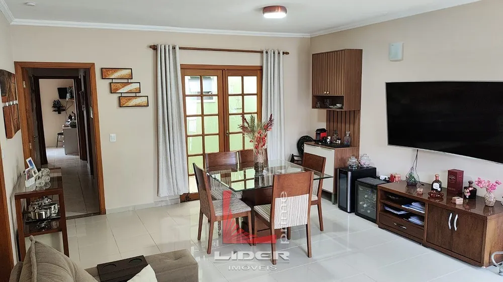 Casa, 3 quartos, 200 m² - Foto 1