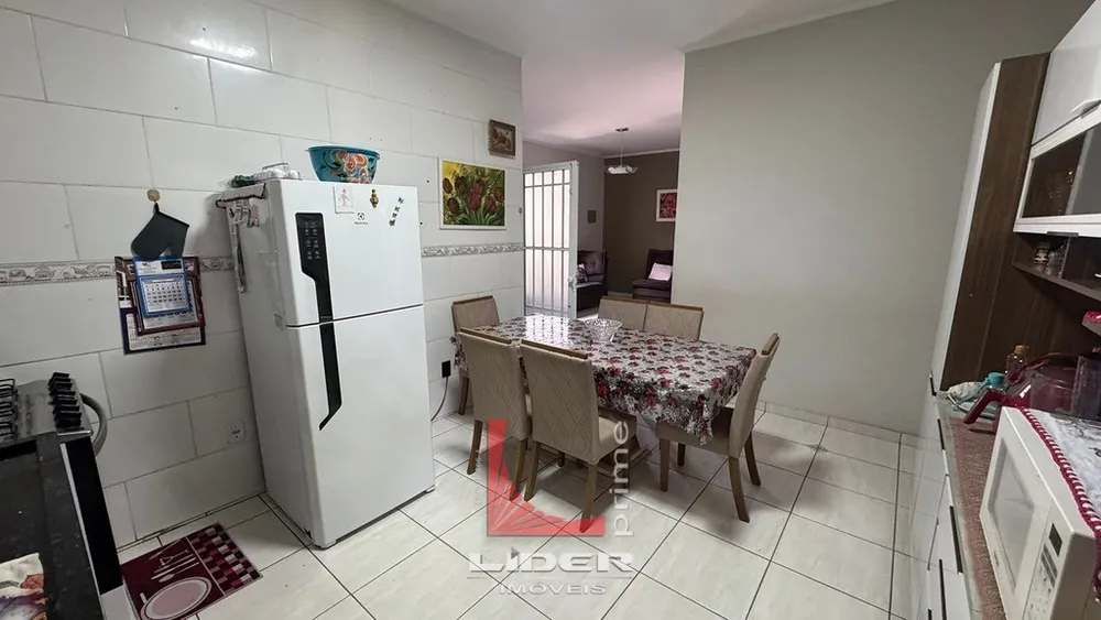 Casa, 3 quartos, 216 m² - Foto 2
