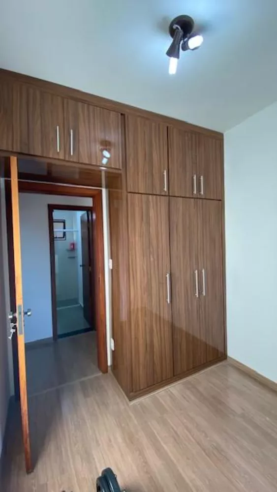 Apartamento à venda com 3 quartos, 82m² - Foto 2