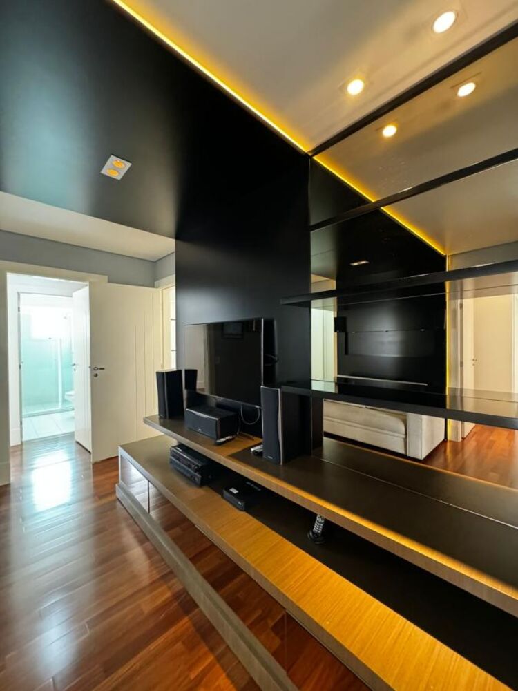 Apartamento, 3 quartos, 232 m² - Foto 1